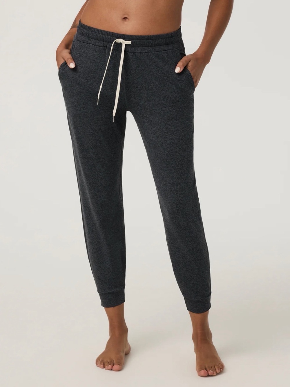 Vuori Performance Jogger Pants in Charcoal Heather Size Small